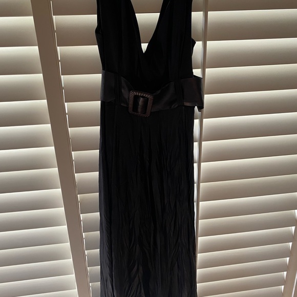 People Like Frank Black Sheath Dress with V-Neck for Cocktail Night Out - Picture 2 of 14